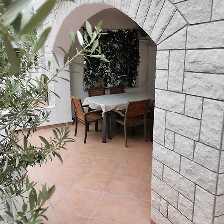 Apartments Tone & Tonica Novalja Exterior photo