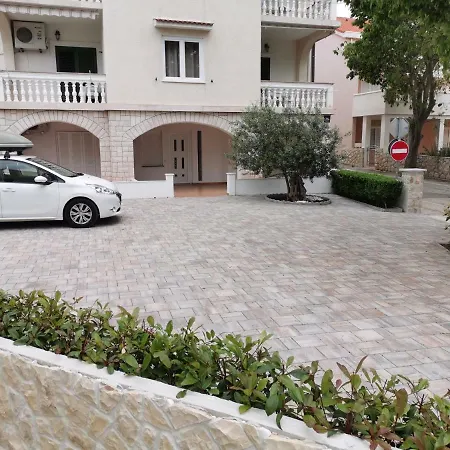 Apartments Tone & Tonica Novalja Exterior photo