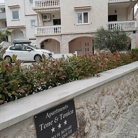 Apartments Tone & Tonica Novalja Exterior photo
