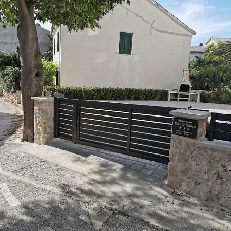 Apartments Tone & Tonica Novalja Exterior photo